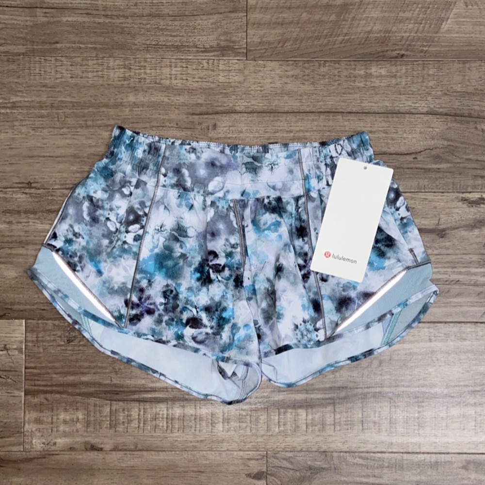 Lululemon Hotty Hot Shorts 2.5” Kaleidofloral - Picture 4 of 7